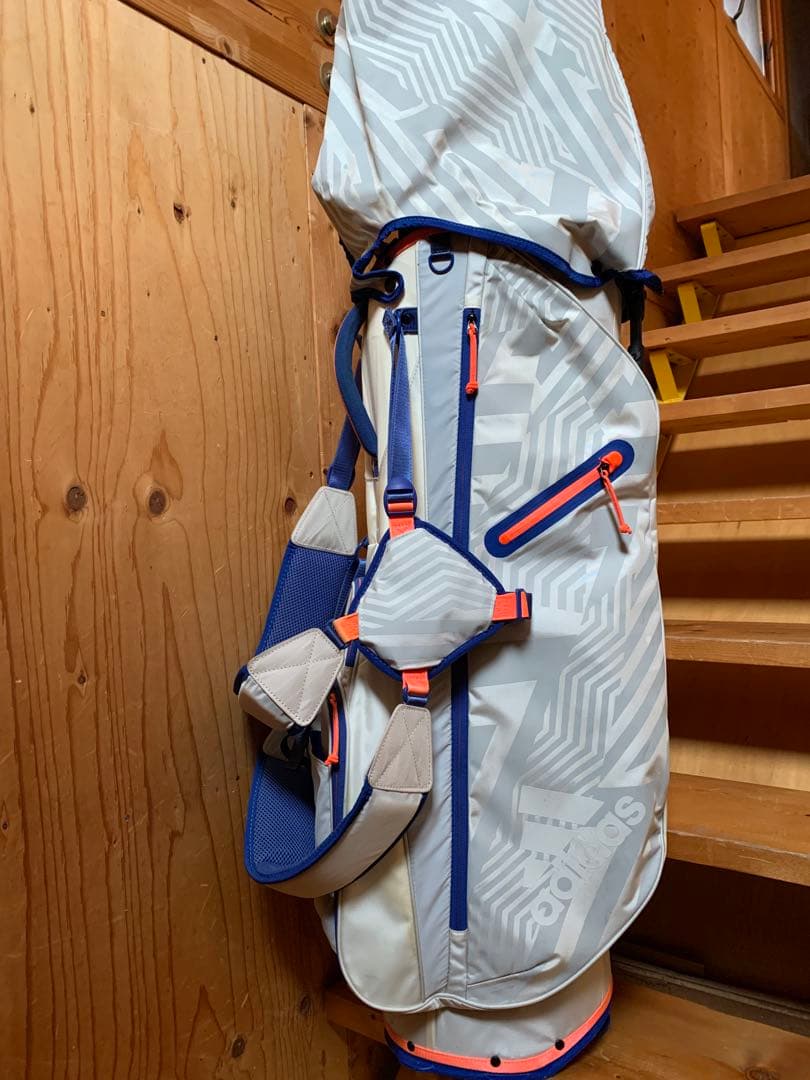 adidas ゴルフ　スタンド式キャディバッグ　軽量
