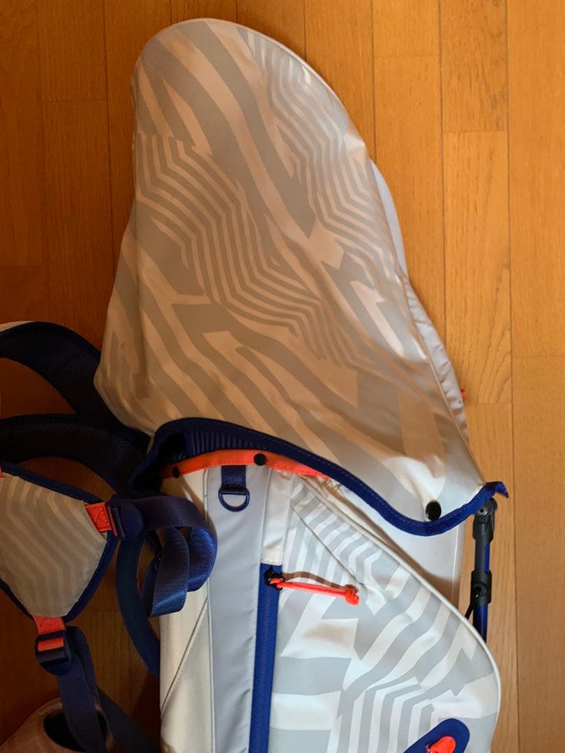 adidas ゴルフ　スタンド式キャディバッグ　軽量