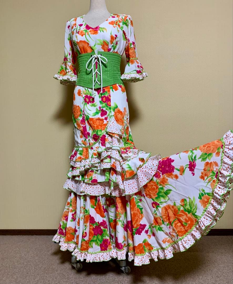 フラメンコ衣装　スペイン製フラワープリントワンピース、ウエストベルト付き