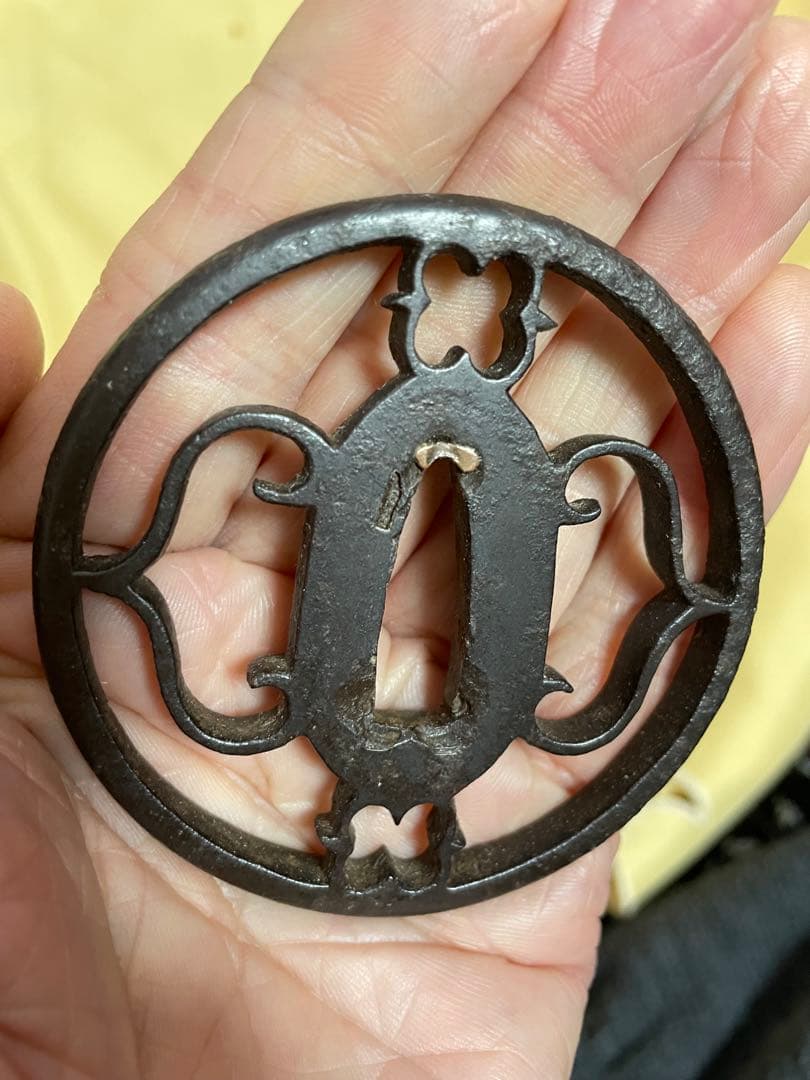 鍔　鉄地透かし鐔