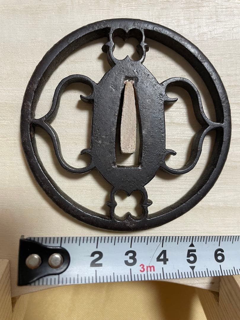 鍔　鉄地透かし鐔