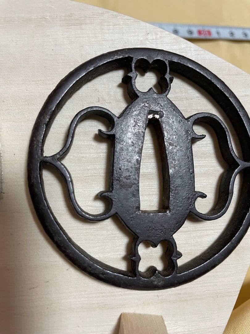 鍔　鉄地透かし鐔