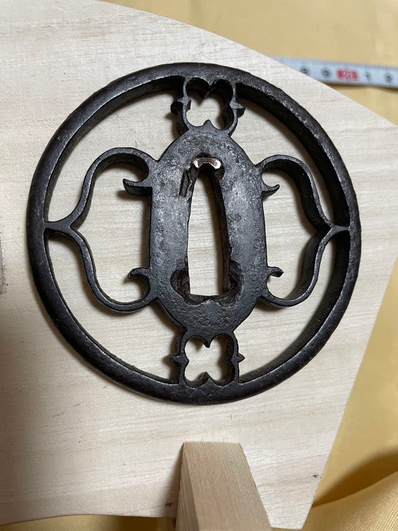 鍔　鉄地透かし鐔