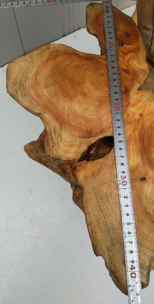 流木を使った天然素材のキャットタワー