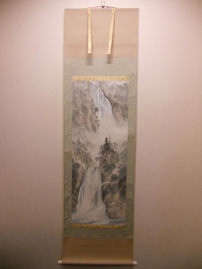 掛け軸 栄翠 二段滝色彩 絹本 希少 軸装 茶道具 掛軸 美品 です。