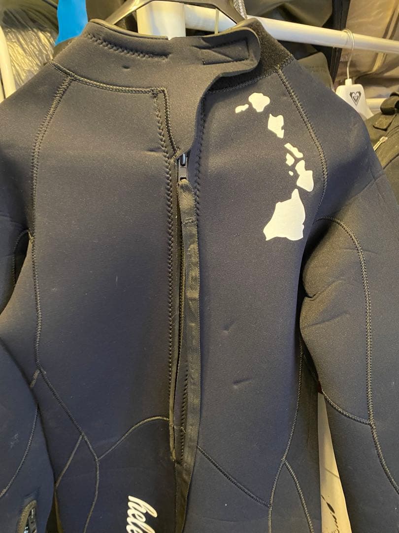 Hele i waho　ヘレイワホ　ウエットスーツ