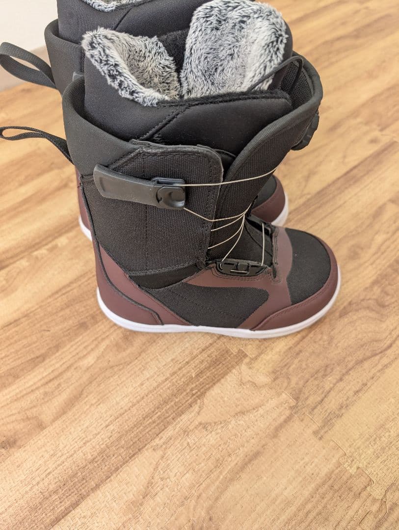 即日発送します　未使用品！　FLUX BOAブーツ 23.5cm