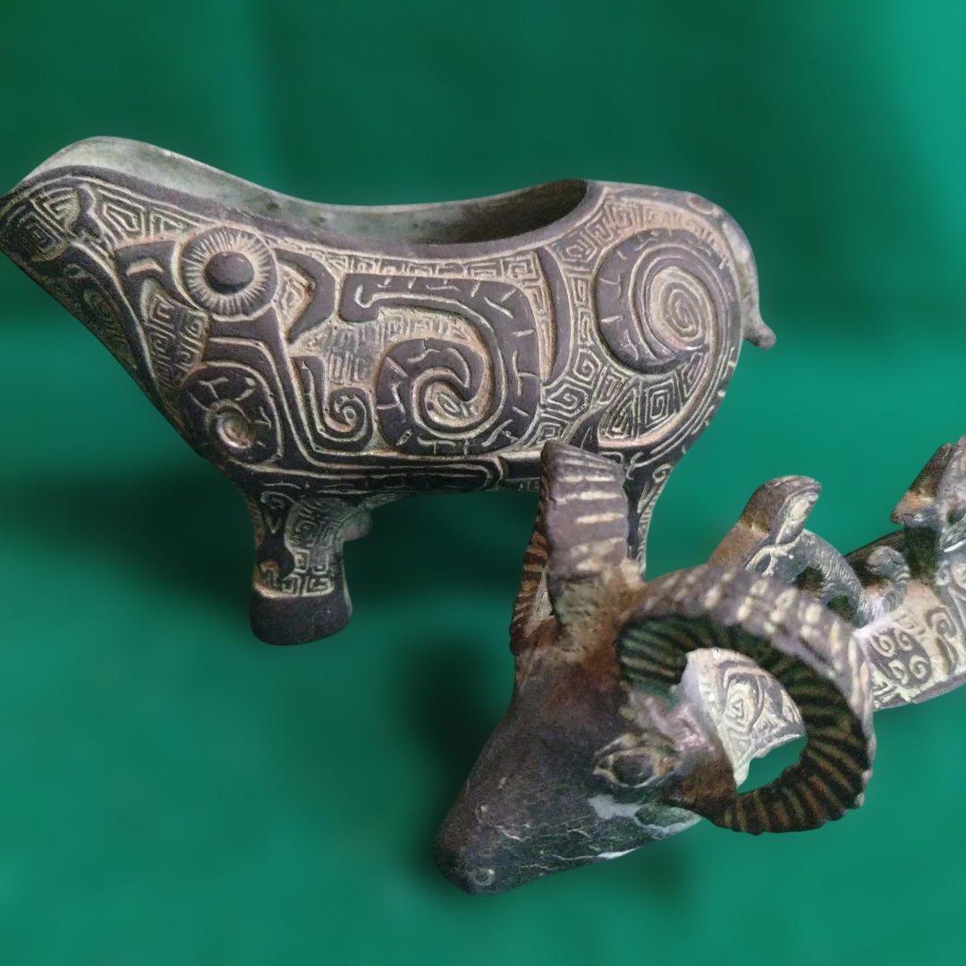 銅製羊の彫刻オブジェ　中国製