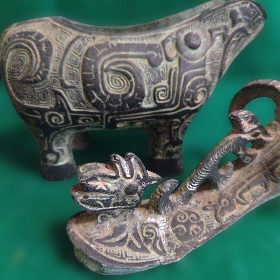 銅製羊の彫刻オブジェ　中国製