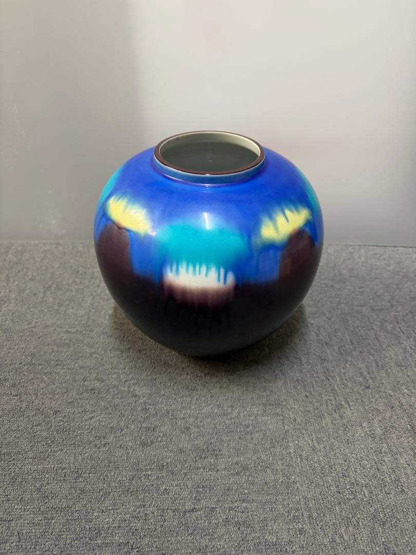九谷焼壺　青と黄色の丸型陶器花瓶壺