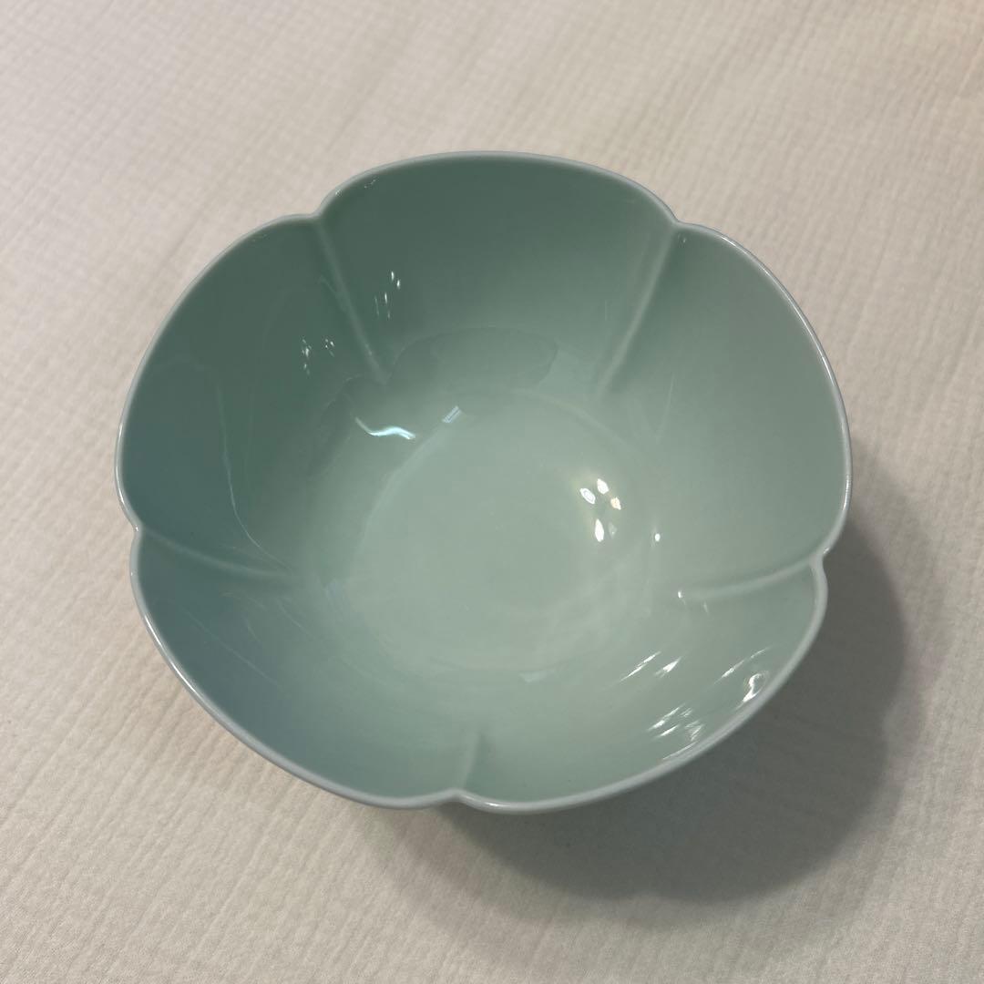 【新品未使用】人間国宝　井上萬二　青白磁花型鉢(箱なし)