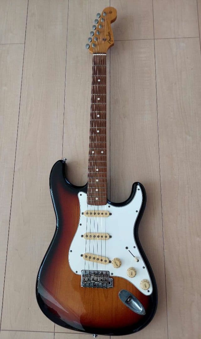 Fender Stratocaster サンバースト