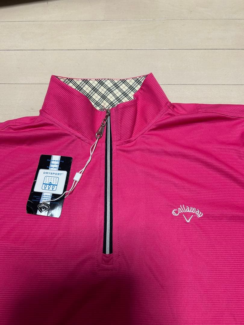 ①ドライスポーツTシャツ（ピンク色） ②ウインドウ・レインブレーカー（薄水色）