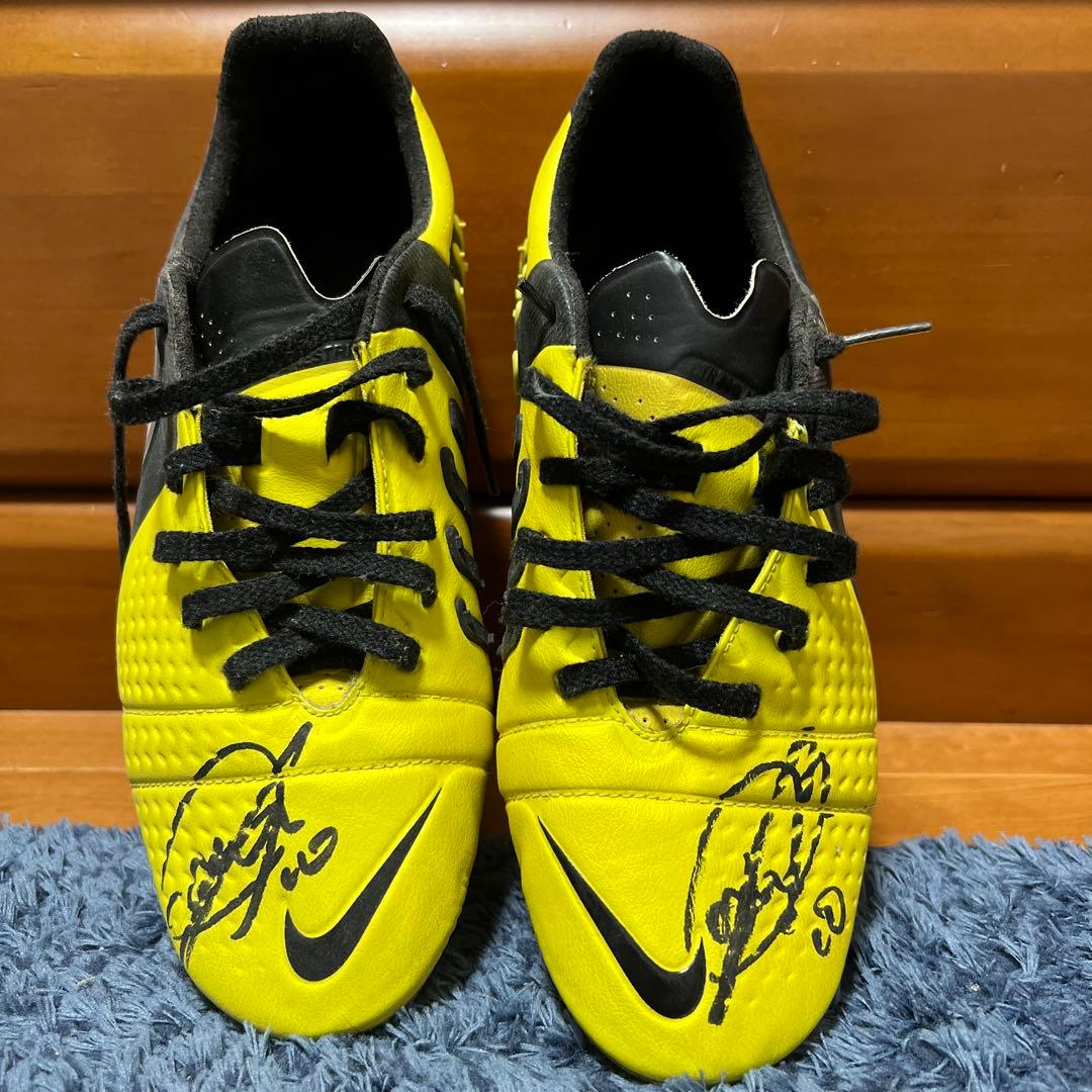 大久保嘉人のサイン入りスパイク