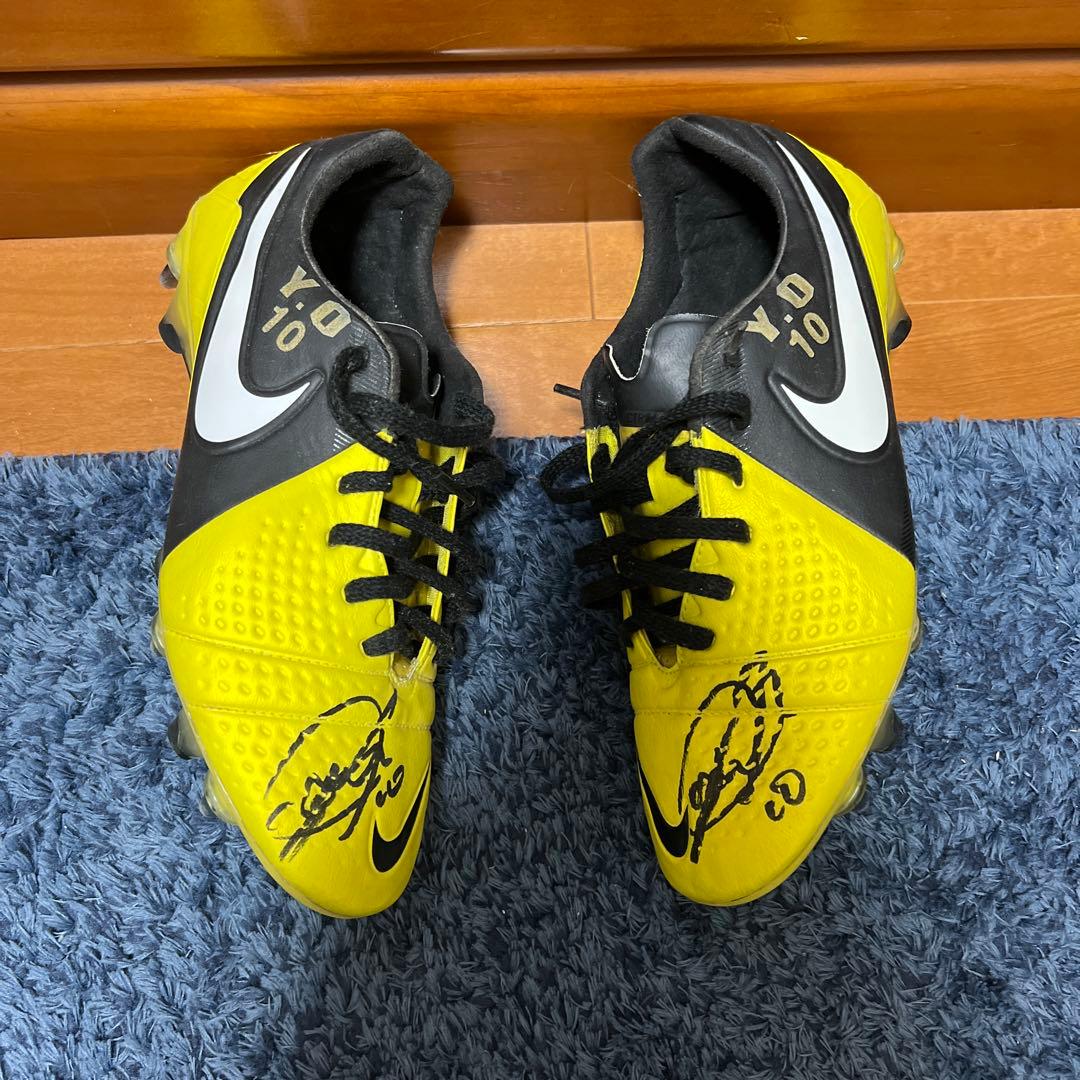 大久保嘉人のサイン入りスパイク