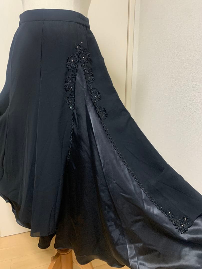 【美品】社交ダンスDANCE FASHION WORLD フレアスカート 刺繍