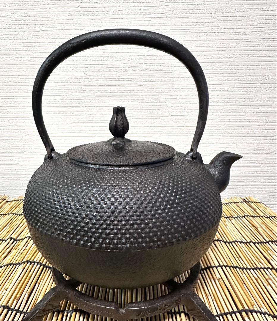 未使用品コンディション、長期保管品　南部利祥銘造１５型アラレ 南部鉄瓶　南部鉄器