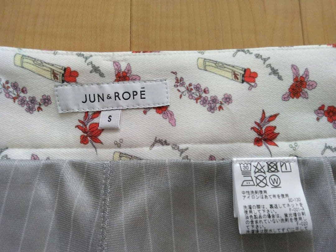 【新品】JUN & ROPE インナーパンツ一体型 花柄スカート サイズＳ