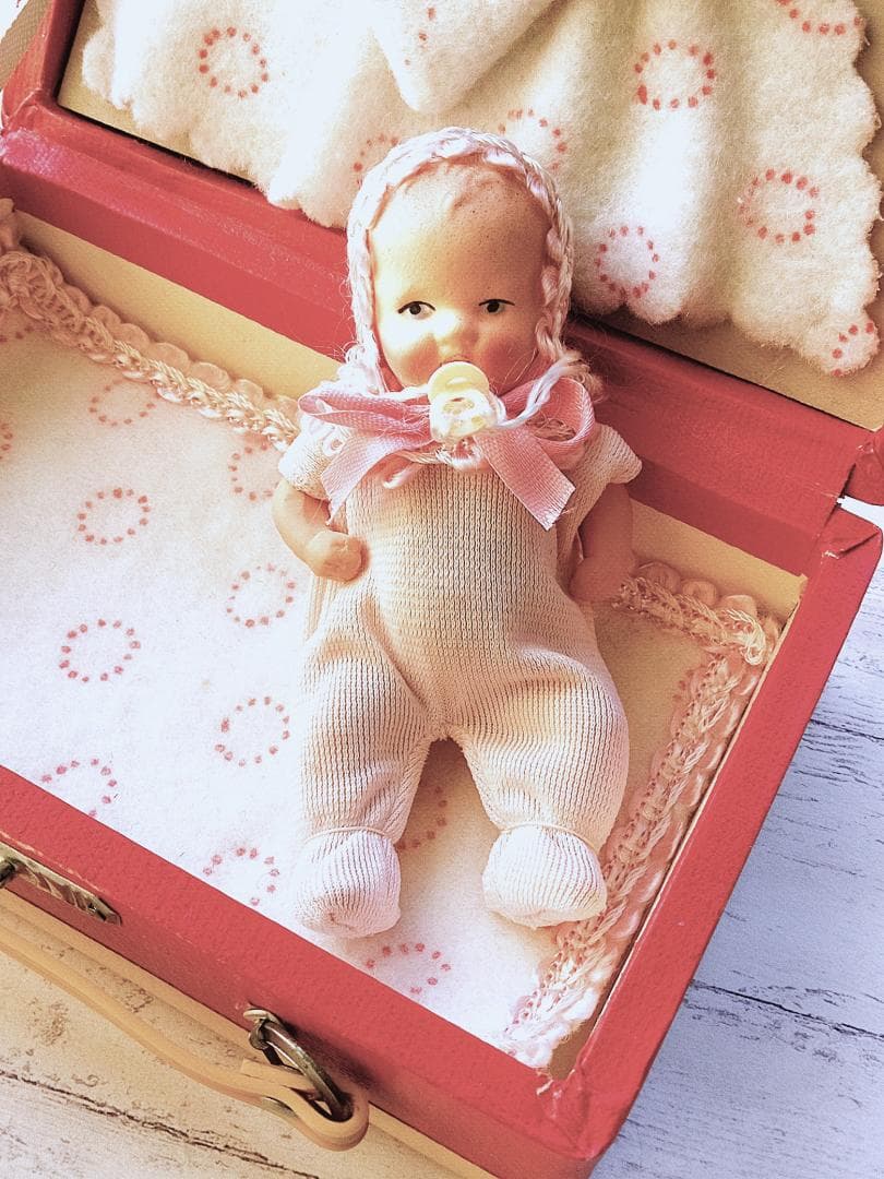 ★旅するベビーさん　ドイツ生まれのアンティーク　小さいビスクドール　ヘルトヴィヒ