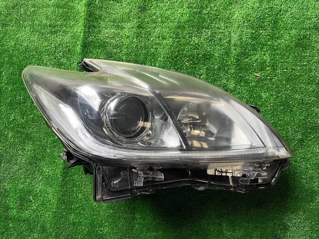 トヨタ 30 プリウス後期 ZVW30 HID ヘッドライト 純正 値下げ可能‼️