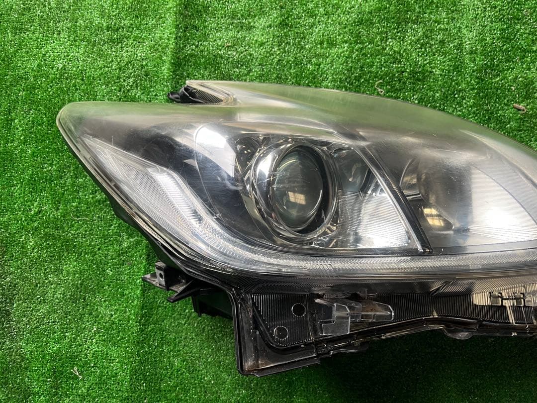 トヨタ 30 プリウス後期 ZVW30 HID ヘッドライト 純正 値下げ可能‼️