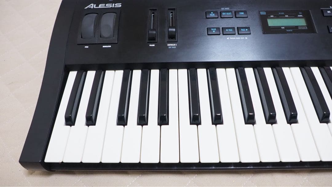 Alesis QS6 シンセサイザー 61鍵　ソフトケース付 ヴィンテージ