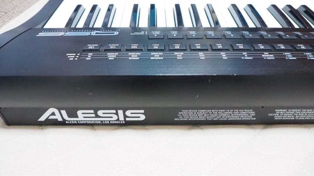 Alesis QS6 シンセサイザー 61鍵　ソフトケース付 ヴィンテージ