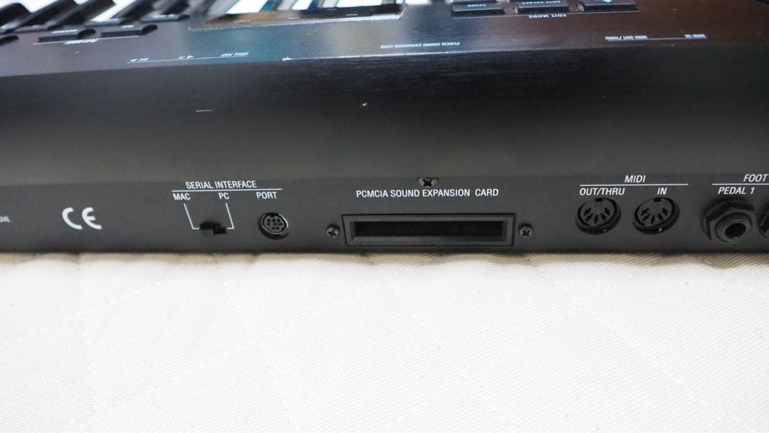 Alesis QS6 シンセサイザー 61鍵　ソフトケース付 ヴィンテージ