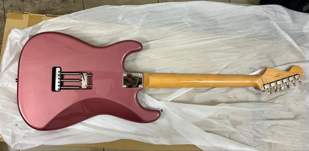 Fender Char Stratocaster Burgundy Chaモデル