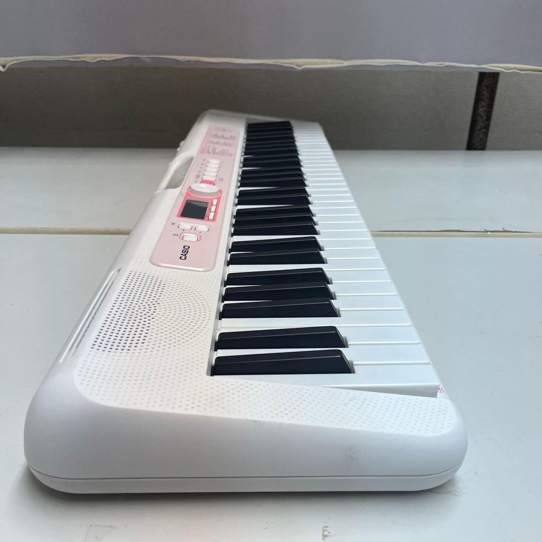 美品　CASIO キーボード LK-320 2021年　ホワイト×ピンク　カシオ
