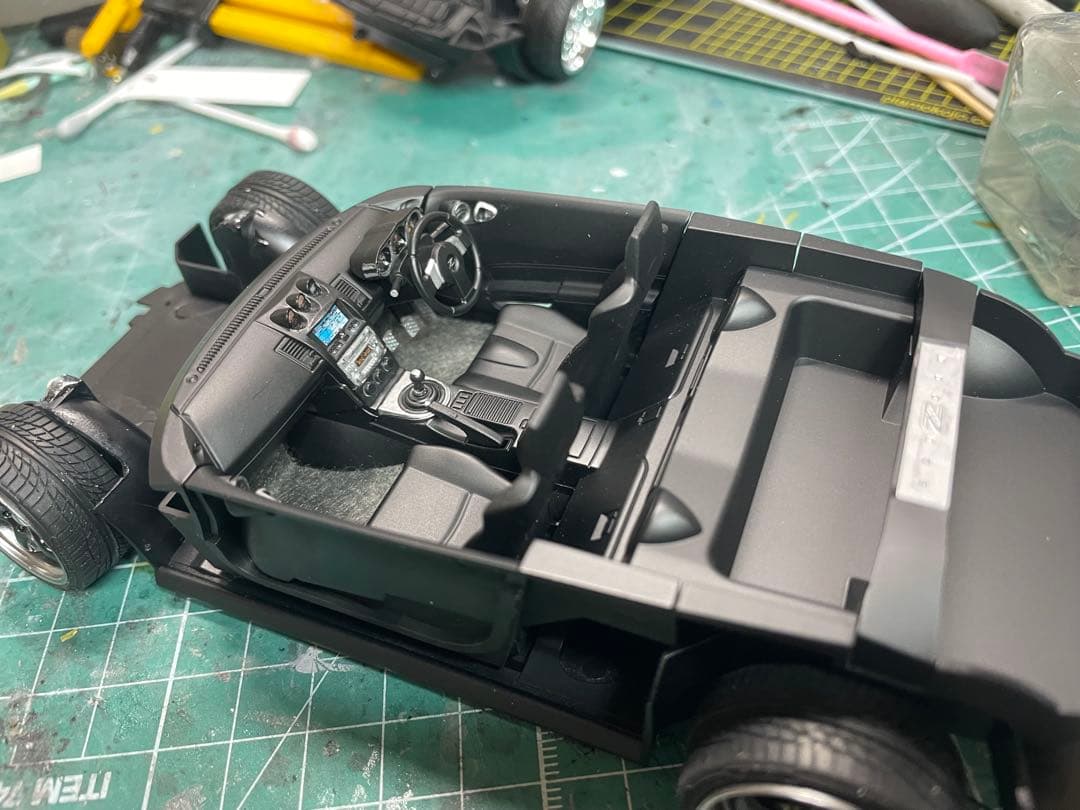 アオシマ1/24プラモデル完成品　Z33フェアレディZ