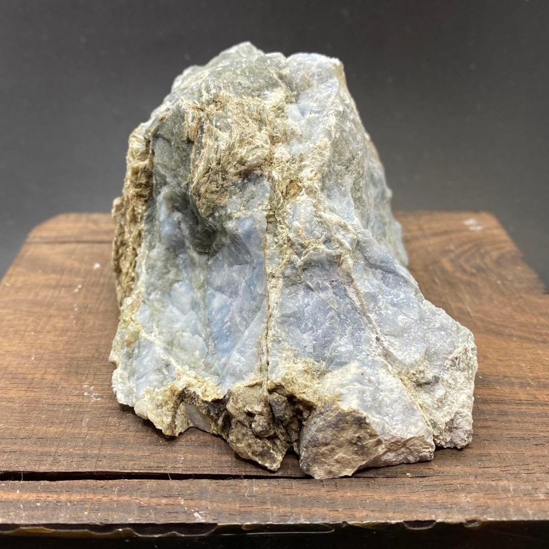 【P005】糸魚川　青翡翠　677g　天然石　原石　ヒスイ　パワーストーン　山石