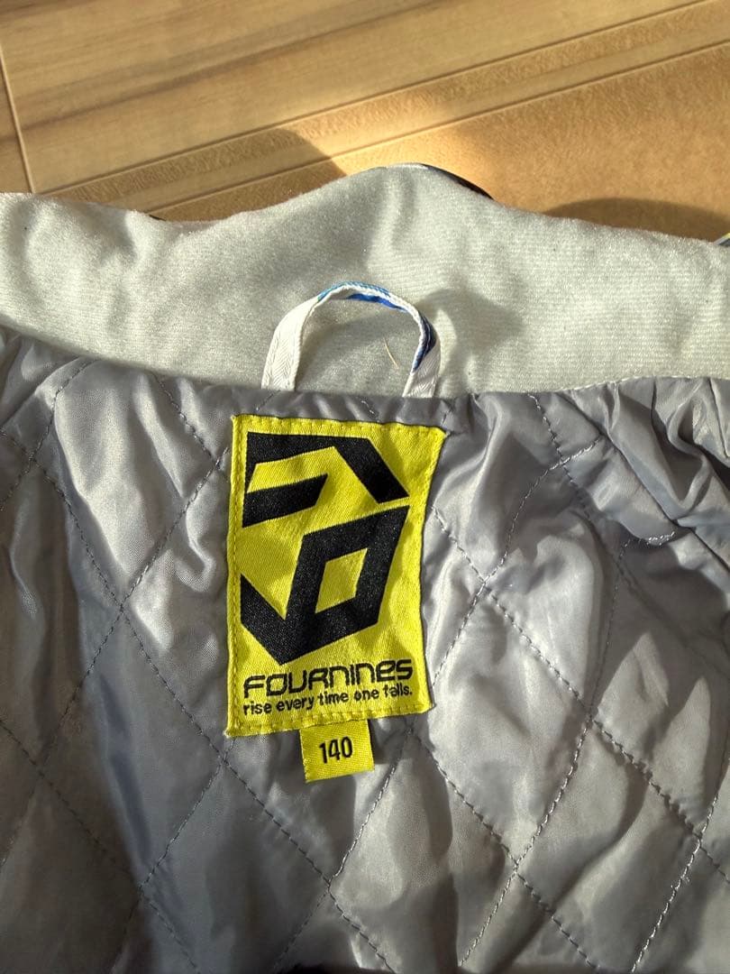 子供用スノーウエア、サイズ140 上下セット