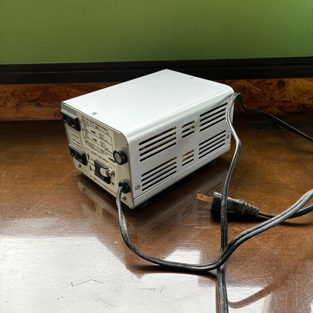 カシムラ　KASHIMURA 海外変圧器　1000VA 電圧変換器 シルバー