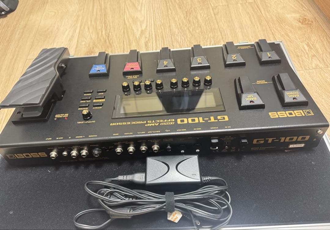 BOSS GT-100 マルチ エフェクター ハードケース付き