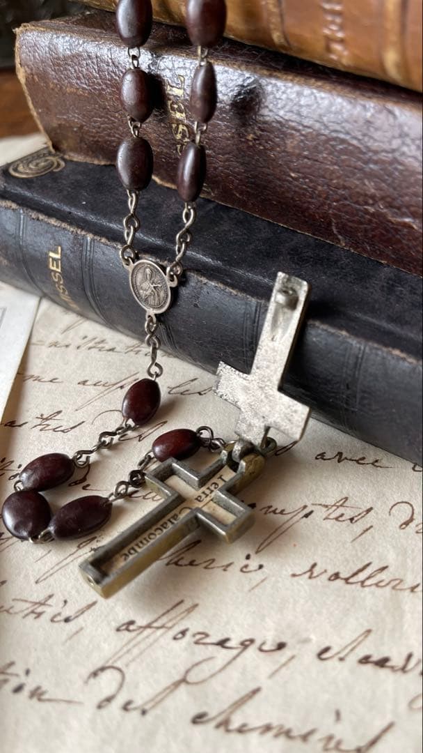 開閉する十字架　イタリアアンティークロザリオ　カタコンベの土　聖テレサ