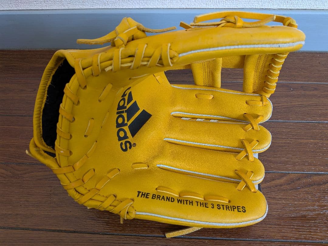 adidas 軟式グローブ イエロー