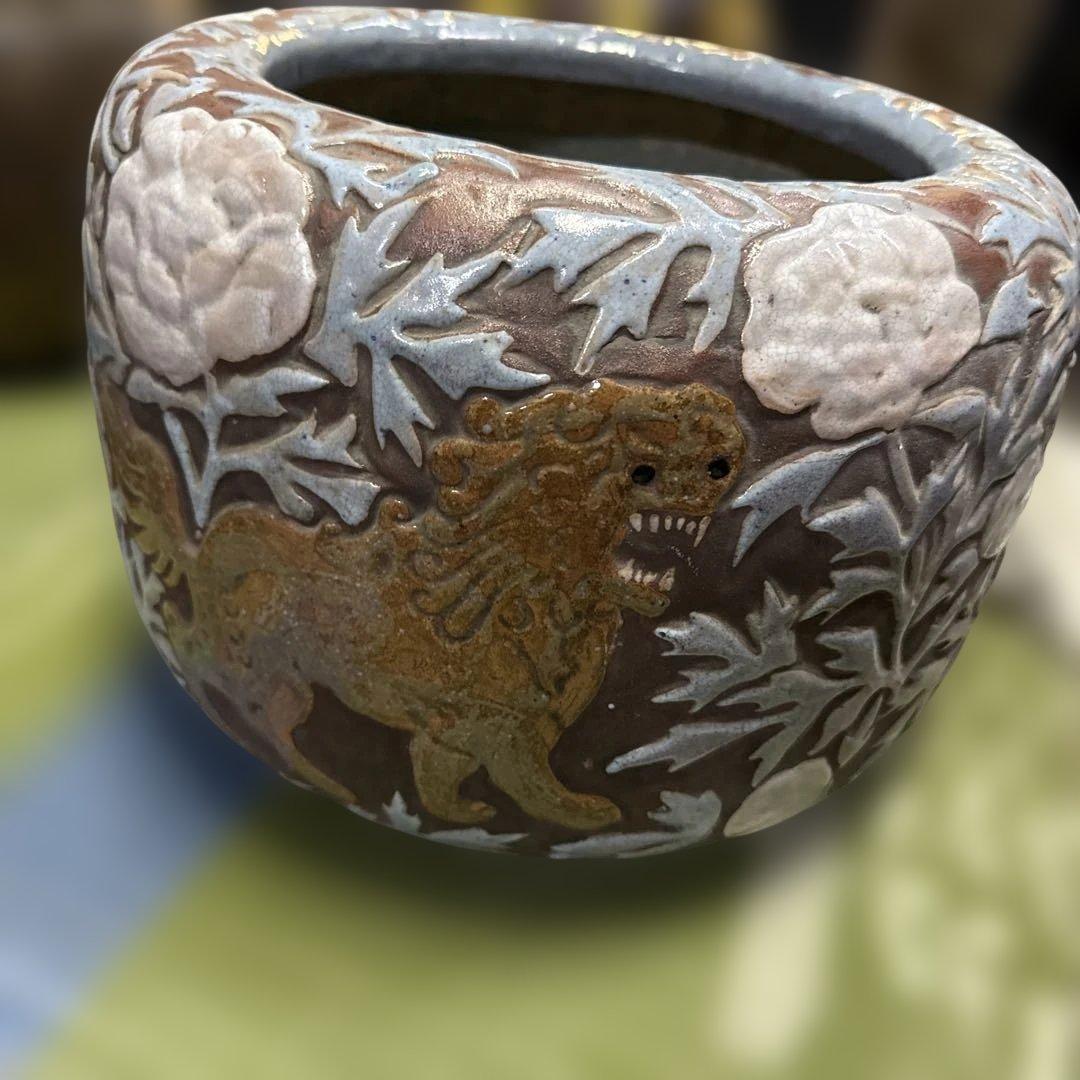 獅子と花の陶器鉢 30x30