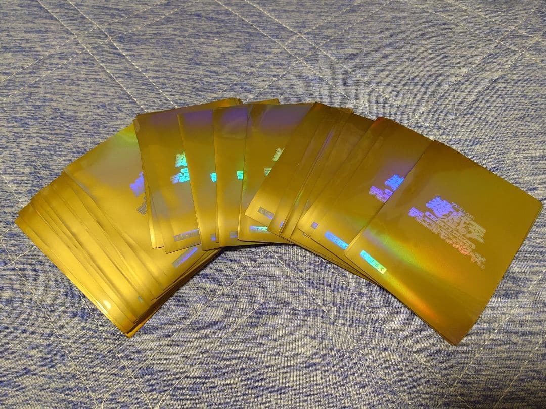 遊戯王デュエリストカードプロテクター ホログラフィックゴールド　52枚 スリーブ