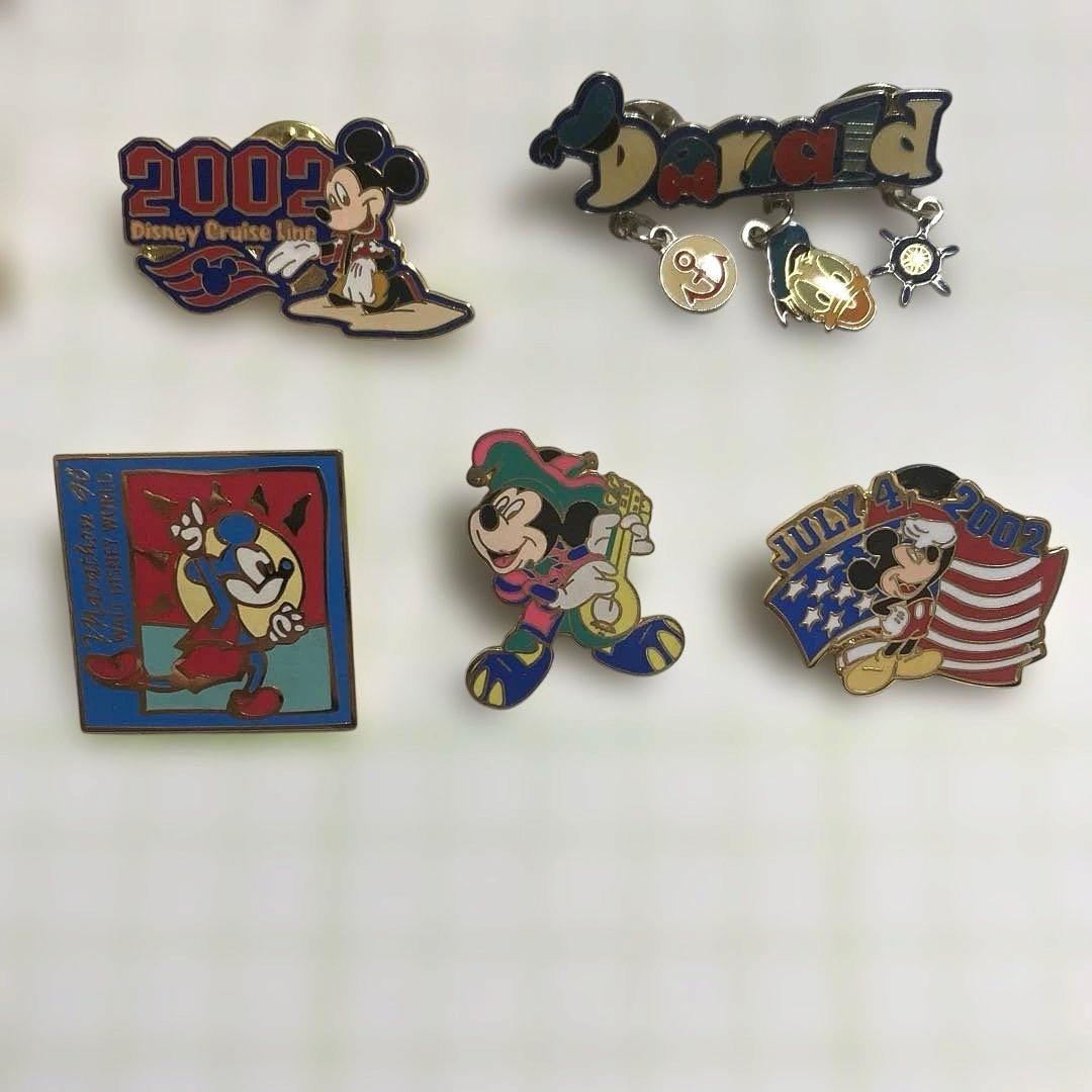 ディズニー　ピンバッジ　17点