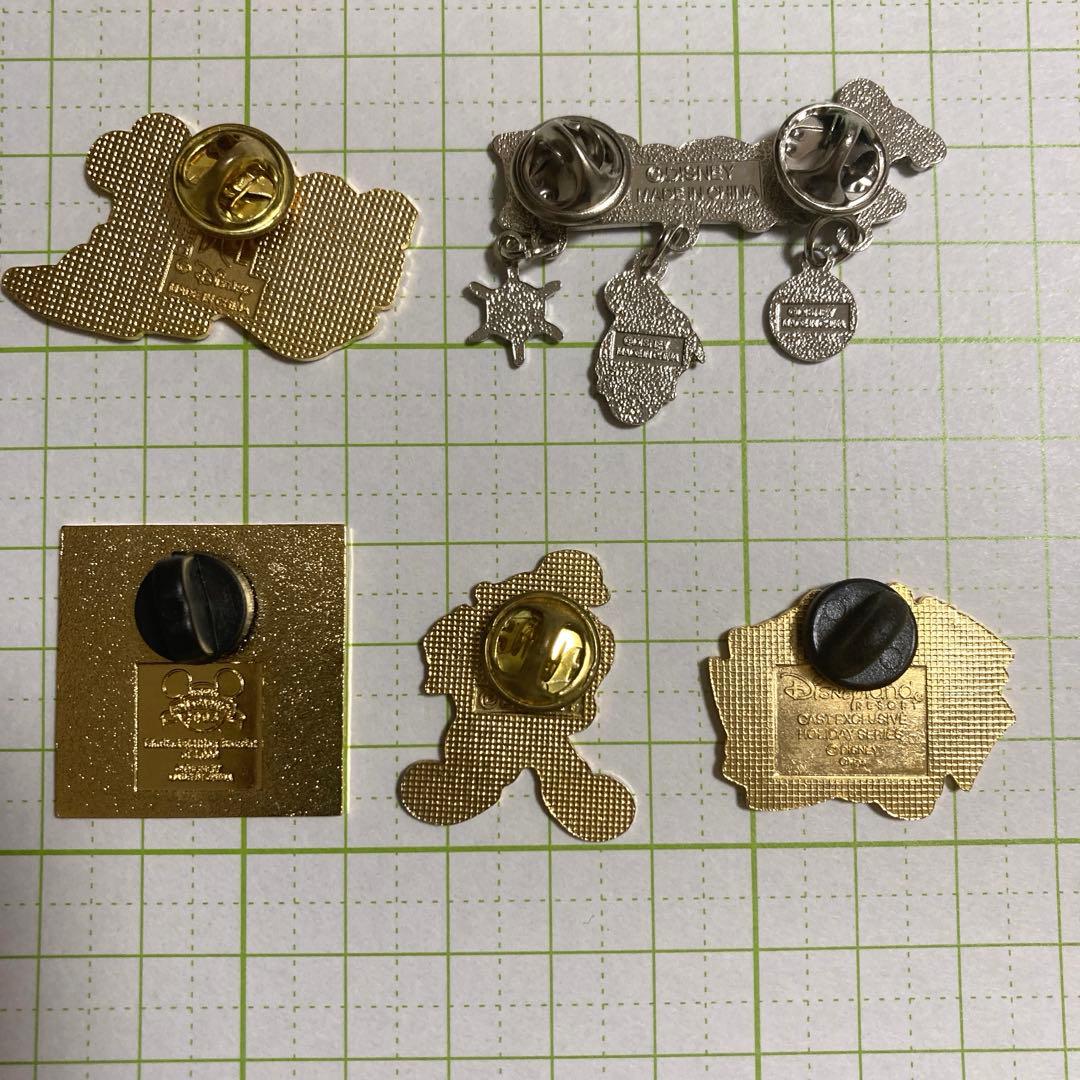 ディズニー　ピンバッジ　17点