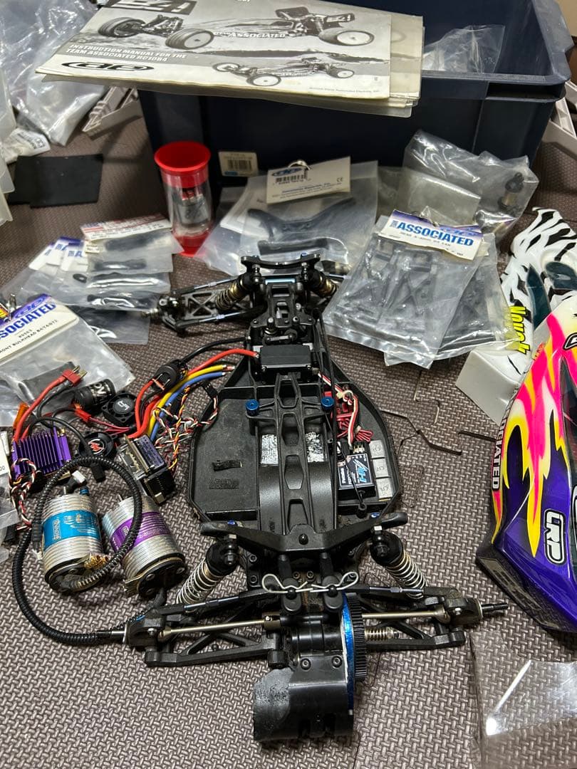 セールASSOCIATED 車体 入手困難新品付属品多数スペアボディ