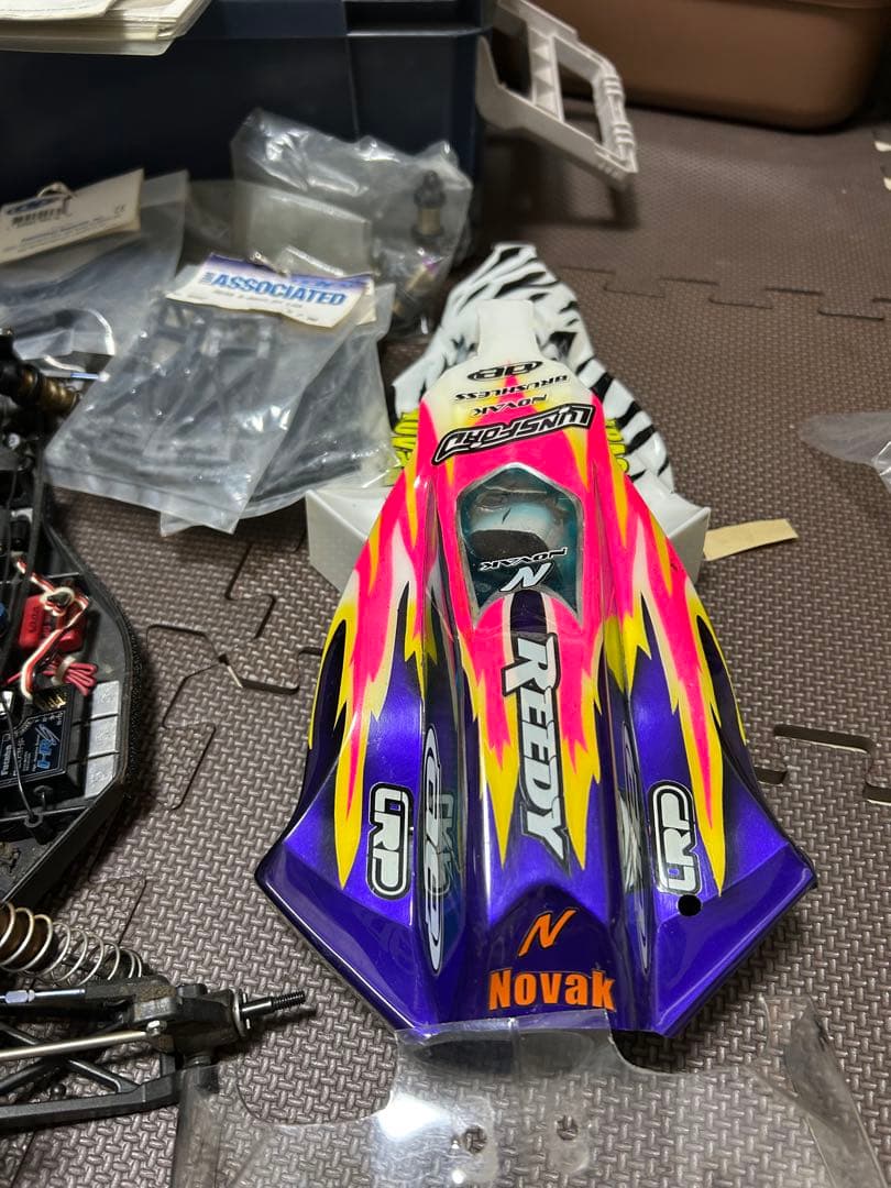 セールASSOCIATED 車体 入手困難新品付属品多数スペアボディ