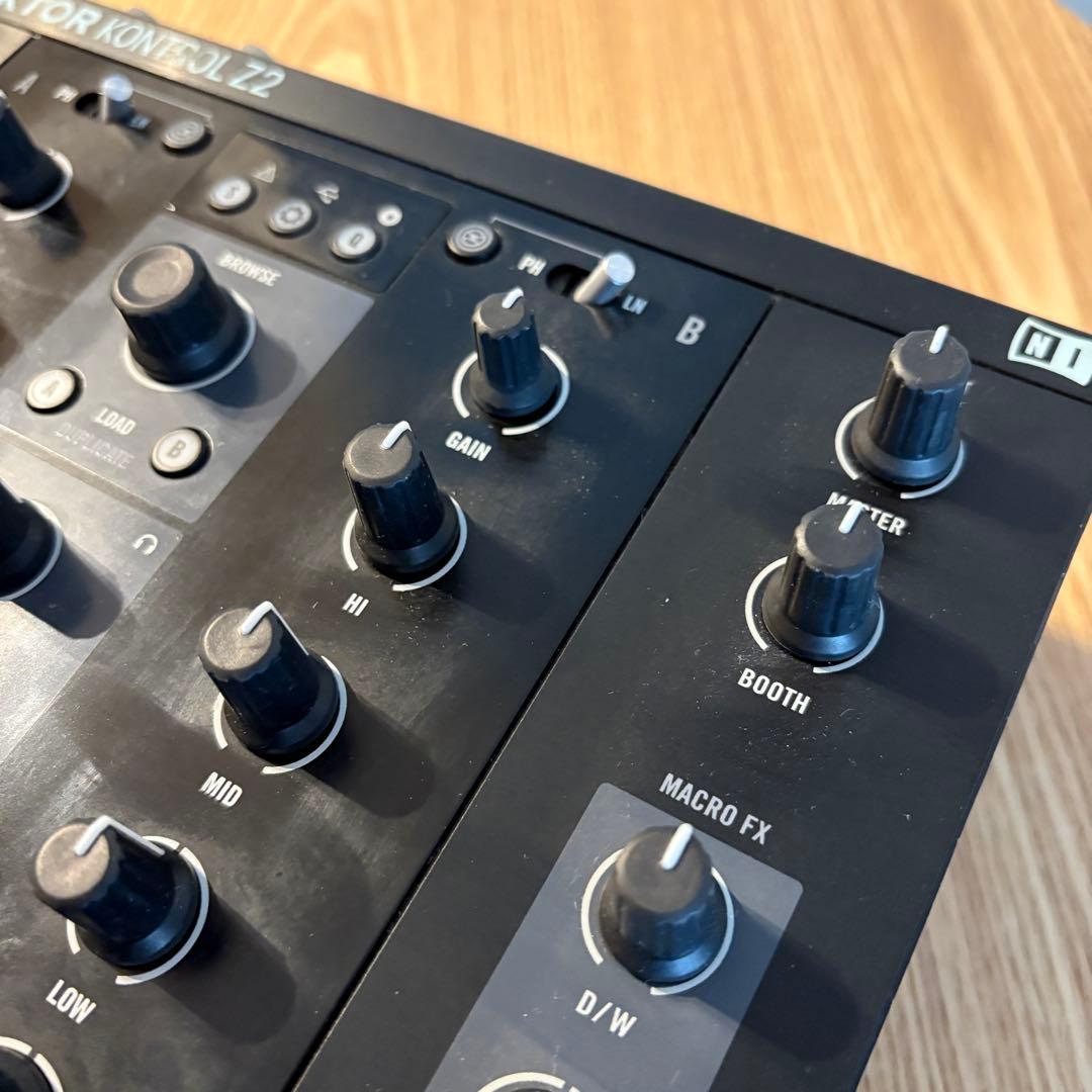 KONTROL Z2 DJミキサー