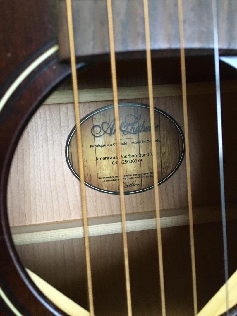 ギター Art & Lutherie Americana Bourbon Burs