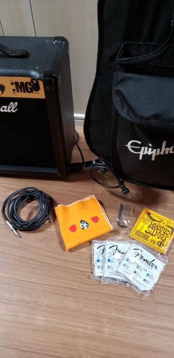 ソリッドギタ-ケース付き SG Epiphone