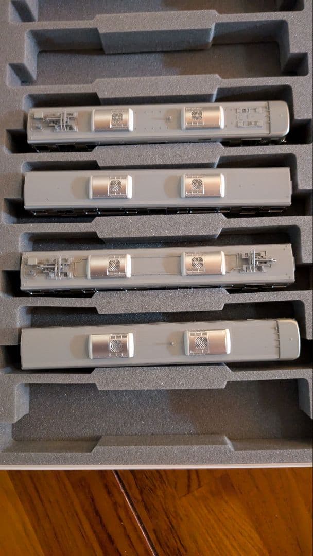 221系リニューアル車と225系新快速(4両2セット) 連休値下げです。