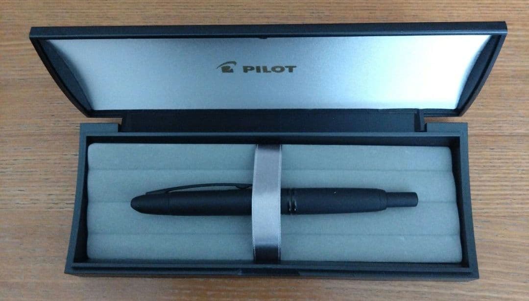 専用ケース付きPILOT 万年筆 キャップレス 0.5㍉ FC18SRBMF