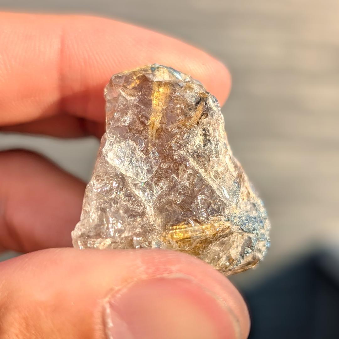 太陽放射ルチル 原石 ヘマタイトから伸びる 金が成る お守り 贈り物 ギフト