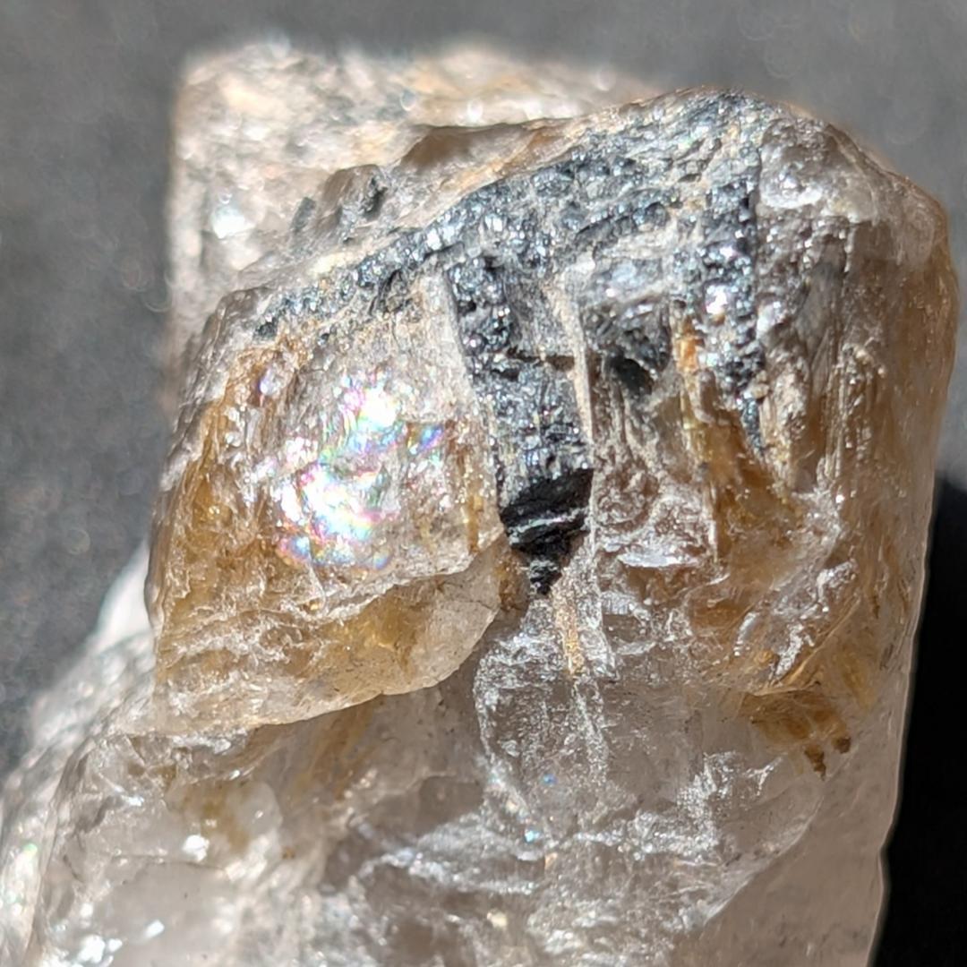 太陽放射ルチル 原石 ヘマタイトから伸びる 金が成る お守り 贈り物 ギフト